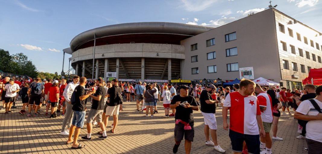 David Šrámek (@davidsramek_) on Twitter photo SKS x HRADEC
První ligový zápas je tady! Počasí nám přeje, stejně tak zájem vás, fanoušků. Proto dnes otevřeme fanzonu ještě o půl hodinu dřív oproti běžnému standardu! Od 16:30 se můžete těšit na rozšířený stánek <a href="/PivovarBasta/">Sousedský pivovar Bašta</a>, který si pro vás připravil:
1) Guacamole s SKS x HRADEC
První ligový zápas je tady! Počasí nám přeje, stejně tak zájem vás, fanoušků. Proto dnes otevřeme fanzonu ještě o půl hodinu dřív oproti běžnému standardu! Od 16:30 se můžete těšit na rozšířený stánek <a href="/PivovarBasta/">Sousedský pivovar Bašta</a>, který si pro vás připravil:
1) Guacamole s
