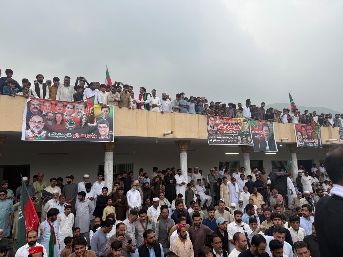 ایبٹ آباد: نگری ٹوٹیال (PK43) میں ریلیز عمران خان کنونشن۔ 
کنونشن جلسے کی شکل اختیار کرگیا. 

#تحریک_تو_چلے_گی