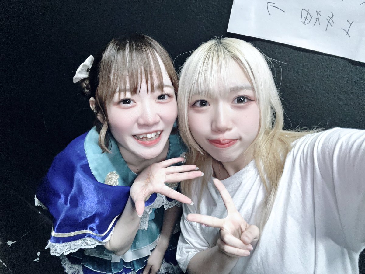 CHOTTO FESありがとうございました🫶
はじめましての人もみんな一緒に盛りあがってくれて心から楽しかった😭😭😭
そして職権乱用してないなちゃんとツーショ撮ってもらいました😸😸ごめんな😸😸