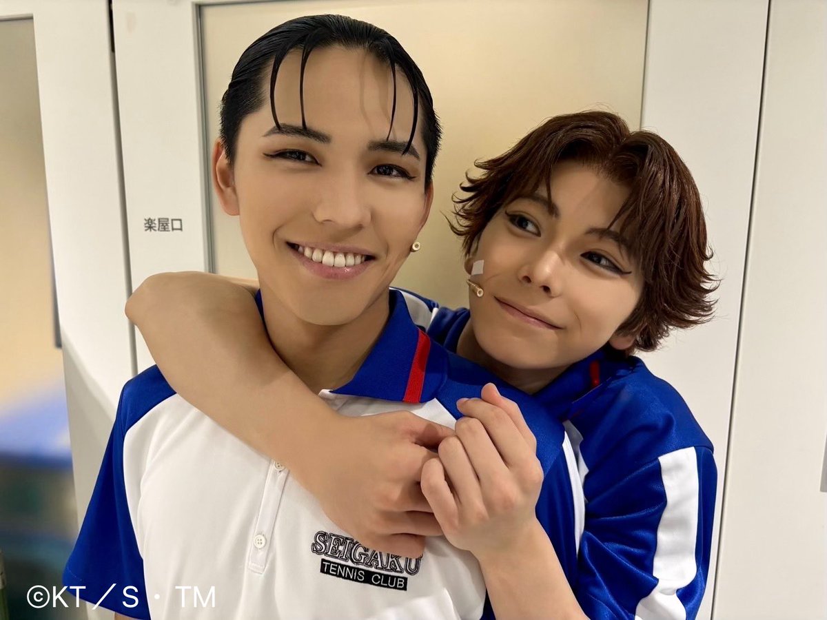 【 #テニミュ 】14＆15公演目🎾
本日は大阪公演２日目です✨
ご観劇くださったみなさま、ありがとうございます！

今日は青学黄金（ゴールデン）ペアのふたりをお届けします📷
白熱するダブルス１の試合もお楽しみに♪

▼公演情報はこちら👇
tennimu.com/4th_2025hyotei/