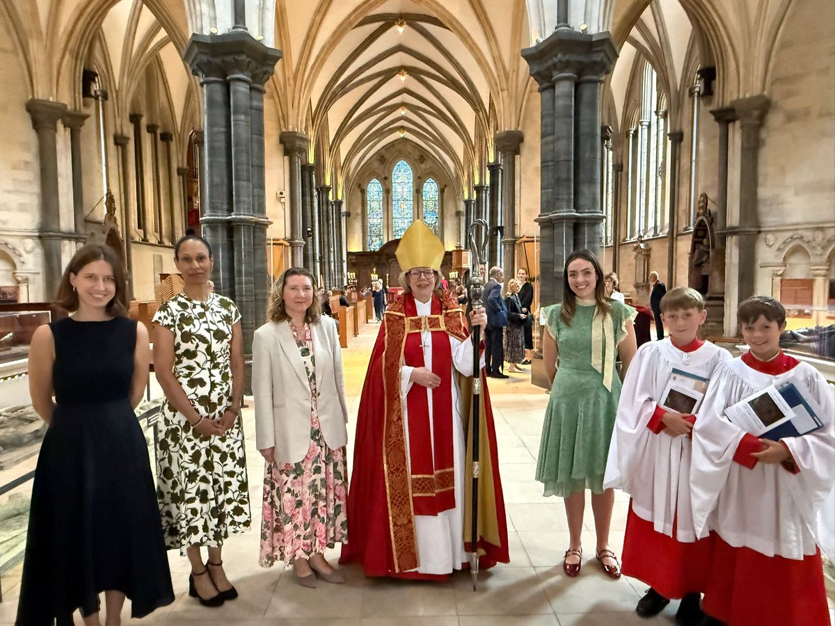 bishopSarahM's tweet image. Wonderful to baptise and confirm @TempleChurchLDN this morning.