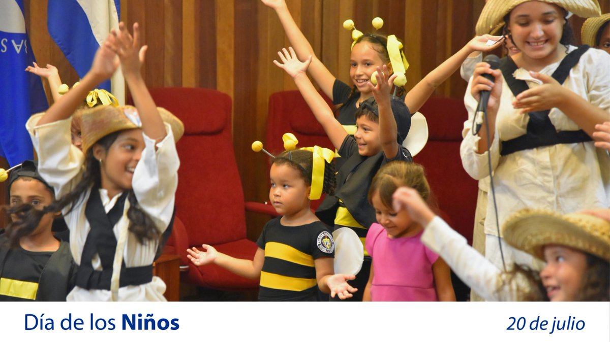 🎊 Llega hoy el tercer domingo de julio 🎉, día en que celebramos a los pequeños 👧🏽👦 que llenan nuestros hogares 🏠 de alegría y diversión 😁.  
#FelizDíaDeLosNiños 🥳🥳