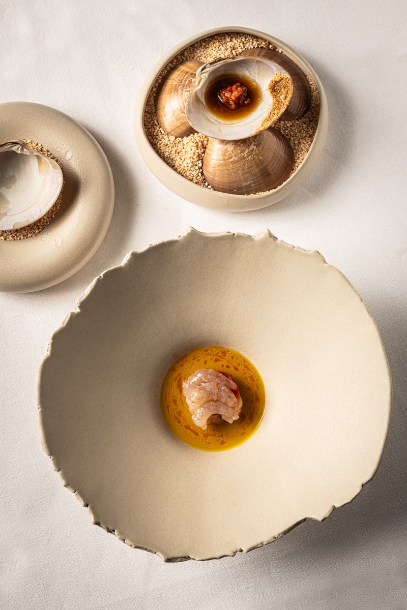 CEBO Madrid (@ceborestaurant) on Twitter photo Concha fina – Camarón gallego
Concha fina de Málaga, camarón gallego y zanahoria escabechada.
Equilibrio entre mar, acidez y textura. Lo acompañamos de un subpase profundo: tartar, néctar de cabezas y jugo rustido de gallina.
Pura esencia.
cebomadrid.com
<a href="/Derby_Hotels/">Derby Hotels Collection</a> Concha fina – Camarón gallego
Concha fina de Málaga, camarón gallego y zanahoria escabechada.
Equilibrio entre mar, acidez y textura. Lo acompañamos de un subpase profundo: tartar, néctar de cabezas y jugo rustido de gallina.
Pura esencia.
cebomadrid.com
<a href="/Derby_Hotels/">Derby Hotels Collection</a>