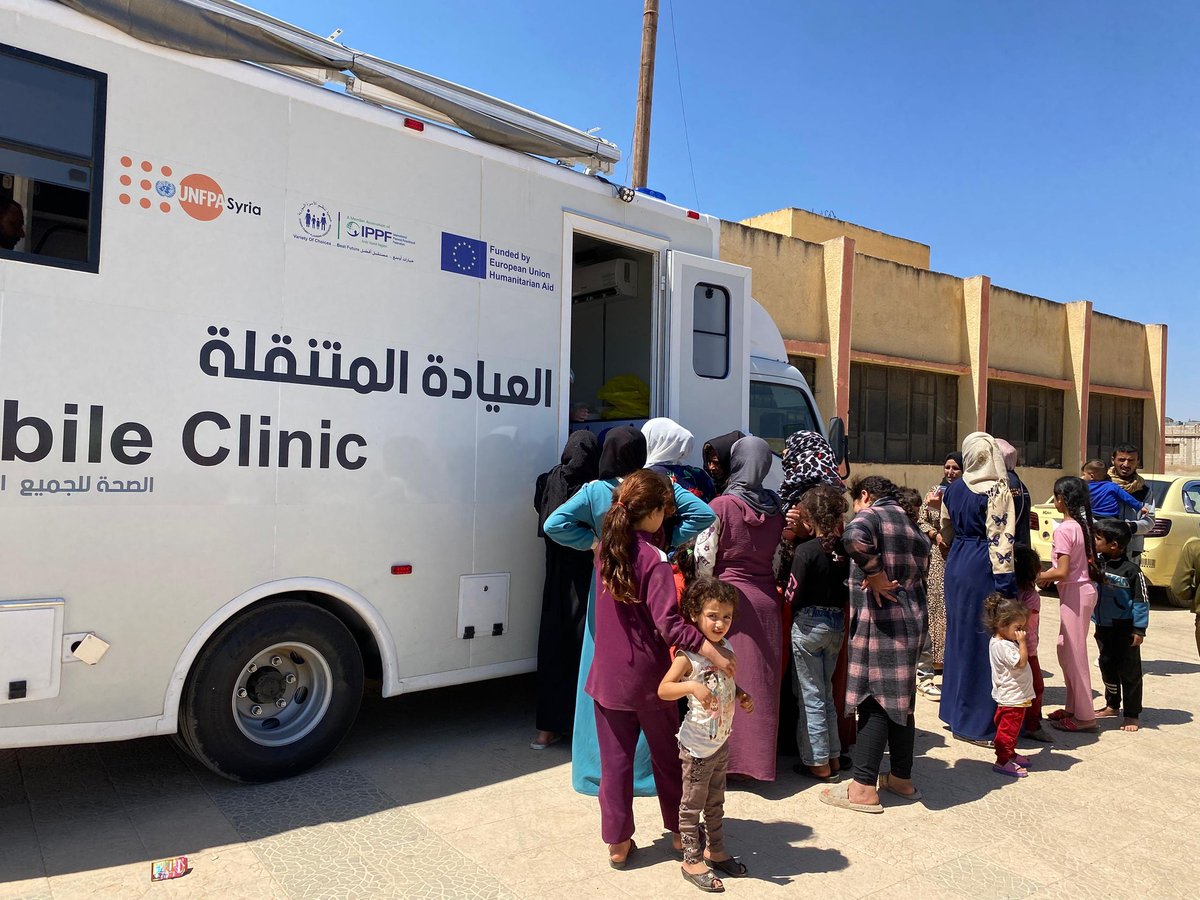 SyriaUnfpa's tweet image. In #Maaraba, #Daraa, #UNFPA & SFPA are supporting families displaced from #Sweida:
🩺 Medical checkups for women
🧼 Hygiene kits
🛡️ Reproductive health & protection services
Wherever the need is greatest, we deliver. #Syria #HumanitarianResponse #LeaveNoOneBehind