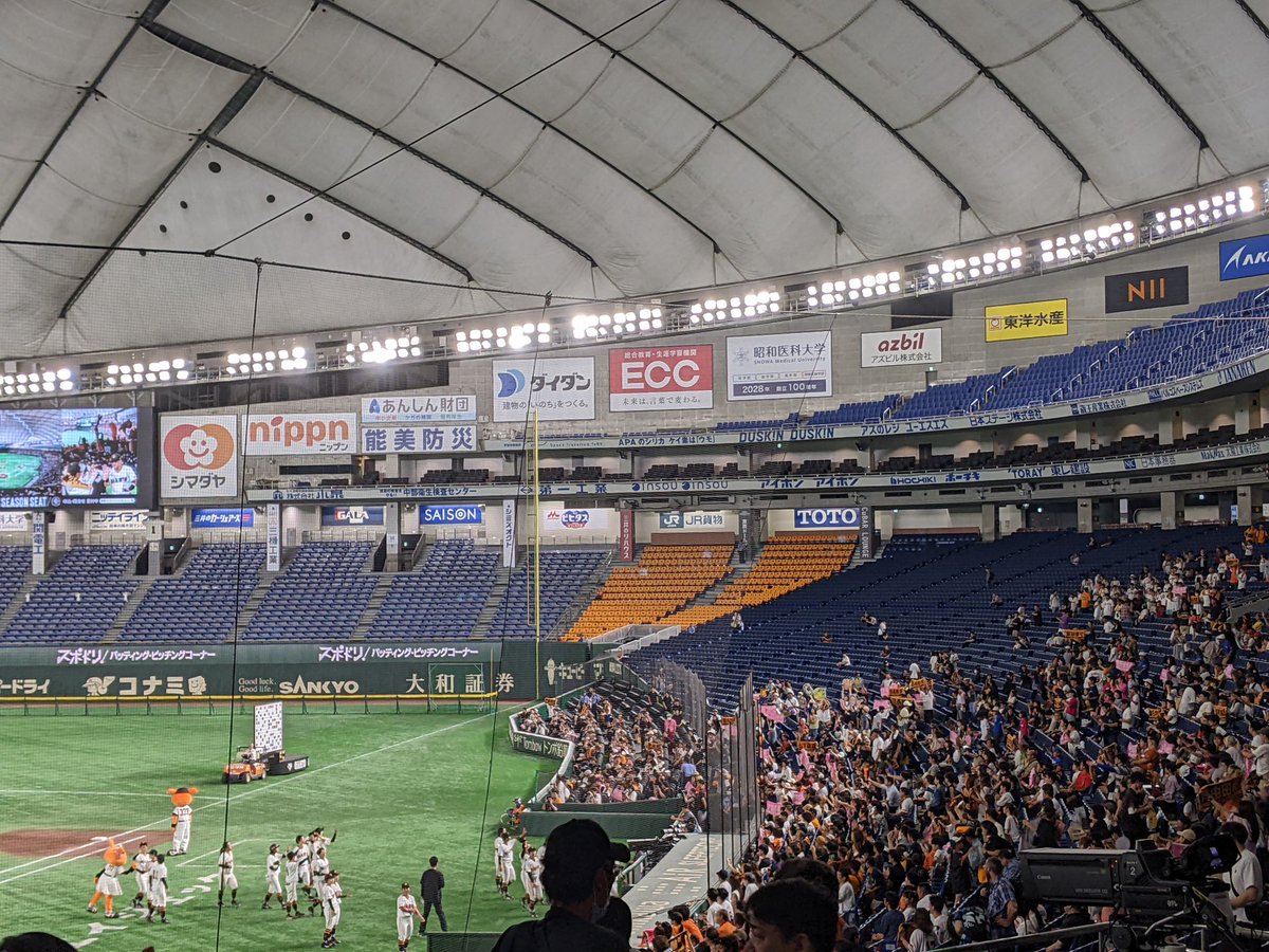 junetyphoontyo's tweet image. 女子野球交流戦 巨人 3-9 阪神
巨人は先発・小野寺が制球に苦しみ、早々と降板したのが誤算(球審の判定に苦しんだ感じ)。巨人は6回裏に本塁打2本で反撃するが、その後阪神が四球などで塁上を埋め、効果的なタイムリーで試合を決めた。阪神にも本塁打が出て、3本の柵越えで沸きました。