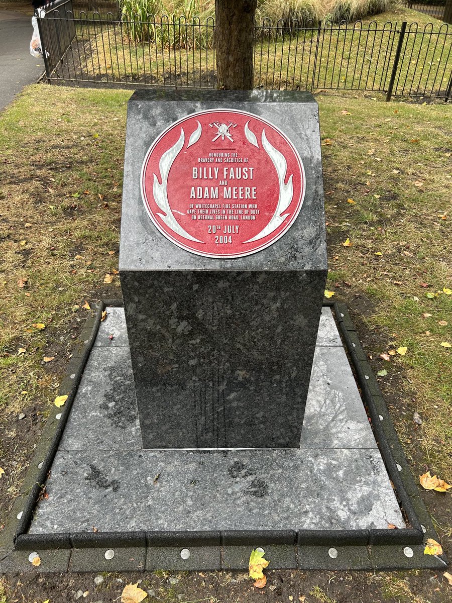 LondonFBU's tweet image. Today we remember Billy Faust and Adam Meere who gave their lives in the line of duty.
Local stations, Family, Friends, members of the public and work colleagues attended to show their respects.
#WeRemember