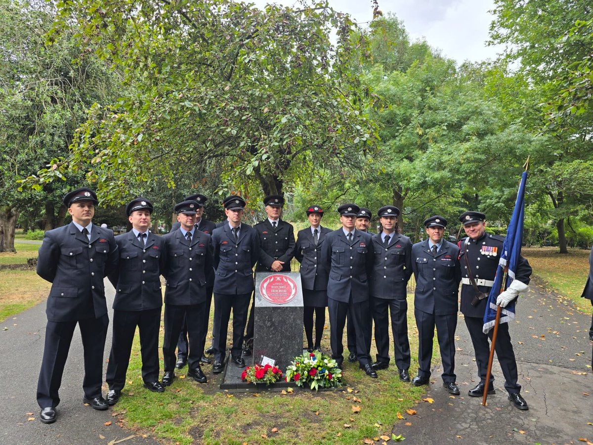 LondonFBU's tweet image. Today we remember Billy Faust and Adam Meere who gave their lives in the line of duty.
Local stations, Family, Friends, members of the public and work colleagues attended to show their respects.
#WeRemember