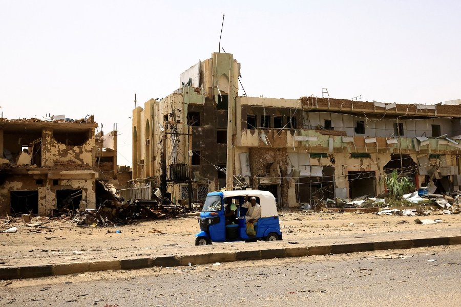 sudan_war's tweet image. ⬜️ الإخوة متابعين الأعزاء المتواجدين داخل ولاية الخرطوم، نرجوا مشاركتنا أيّ صور أو فيديوهات توثّق مظاهر عودة الحياة إلى طبيعتها، سواء في الأسواق، الشوارع، المرافق العامة أو غيرها.
مساهماتكم تُمثل صوتًا حقيقيًا من قلب الحدث
وتساعدنا في نقل الصورة كما هي.
مع خالص مودتنا وتقديرنا.