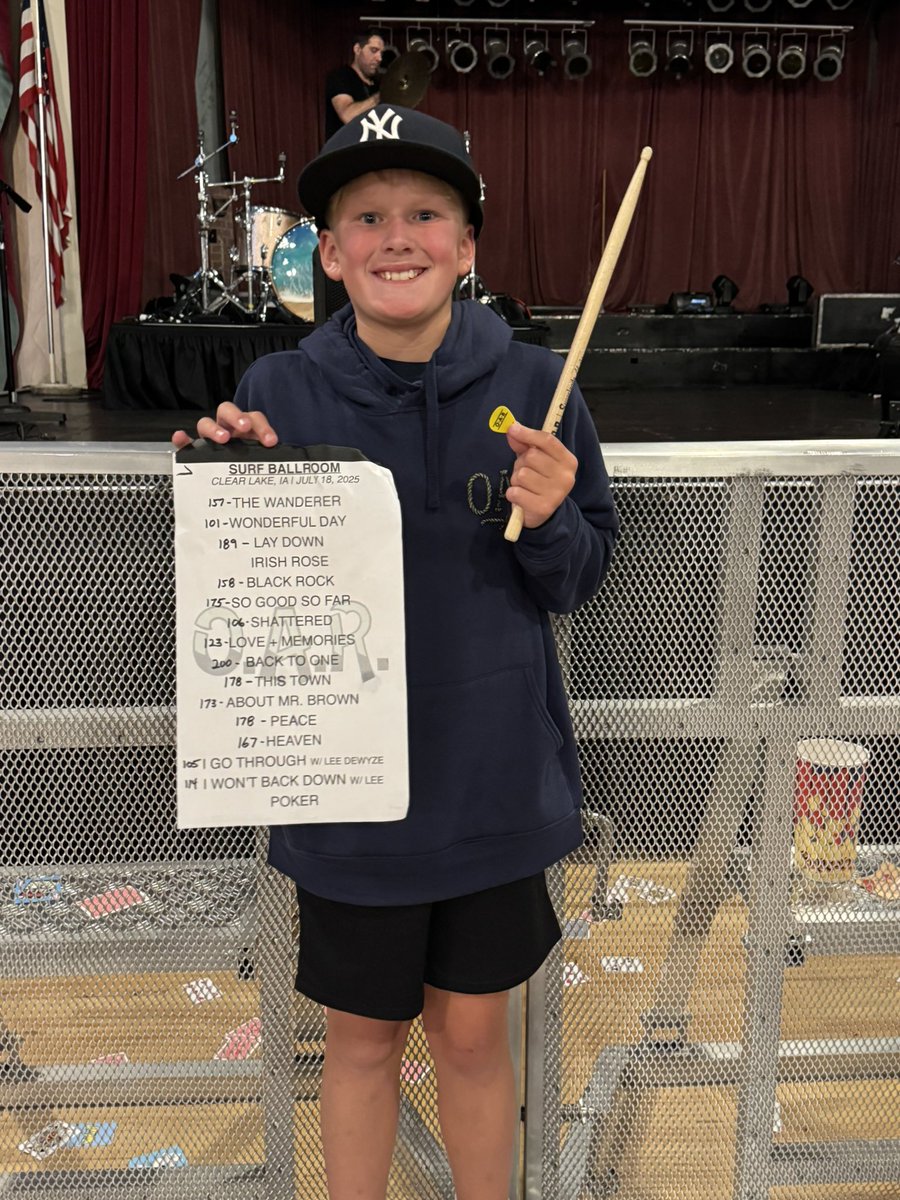 herbst20's tweet image. Coming down off a huge High seeing @ofarevolution at the Surf Ballroom Friday night. Thank you to the guys and especially @marcroberge for playing California for Luke. His 1st OAR show was unforgettable!