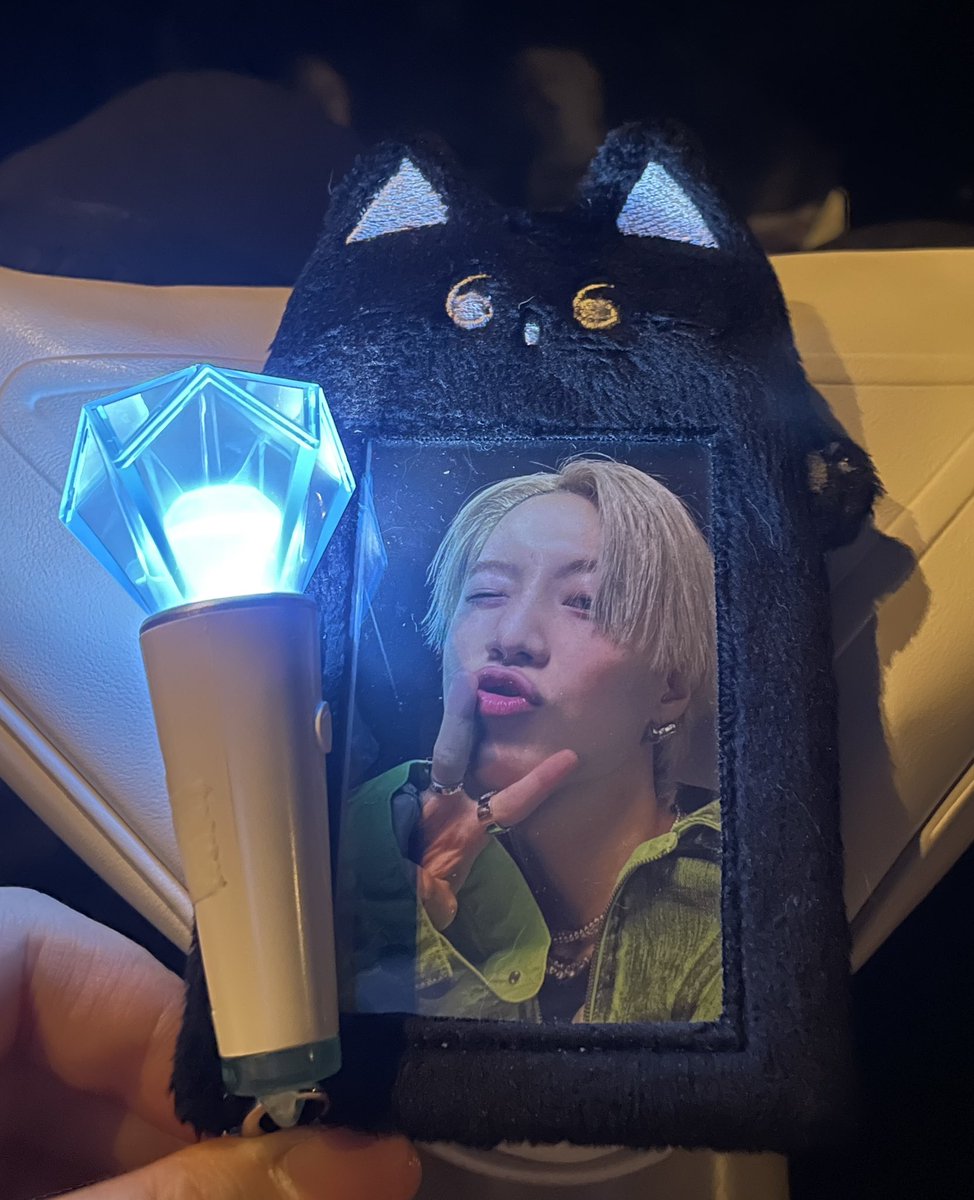 taem_minute's tweet image. 3일 내내 태민데이🥰
태민아,
다시 한 번 더 생일 축하하고
항상 응원할게.
늘 보고 싶고, 언제나 사랑해!
역시 너가 행복하게 웃고 있으니까
덩달아 기분 좋아💕
#영원한원앤온리_해피태민데이
#HAPPYTAEMINDAY