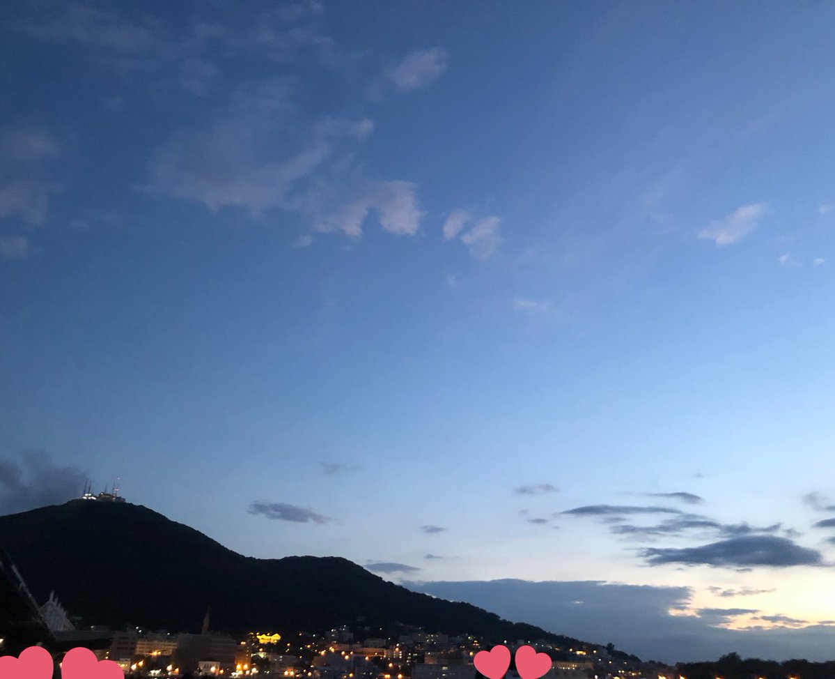 coco_color_1313's tweet image. 3連休中日。

皆さん楽しんでますか？
お仕事の皆さんお疲れ様です🍀

家族で花火大会🎇
夕暮れの空も花火も
とってもキレイでした✨

この角度の夜景もいいですね✨

＃7月20日 
＃函館
＃夕暮れ
＃イマソラ
＃ともえ大橋
＃函館新聞社
＃花火大会
＃北斗市　＃こころいろ
＃シフォンケーキ