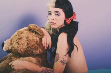 lecheofsirenss's tweet image. 🧵 | How Melanie was unfairly painted as a fetishist for being an alternative artist.