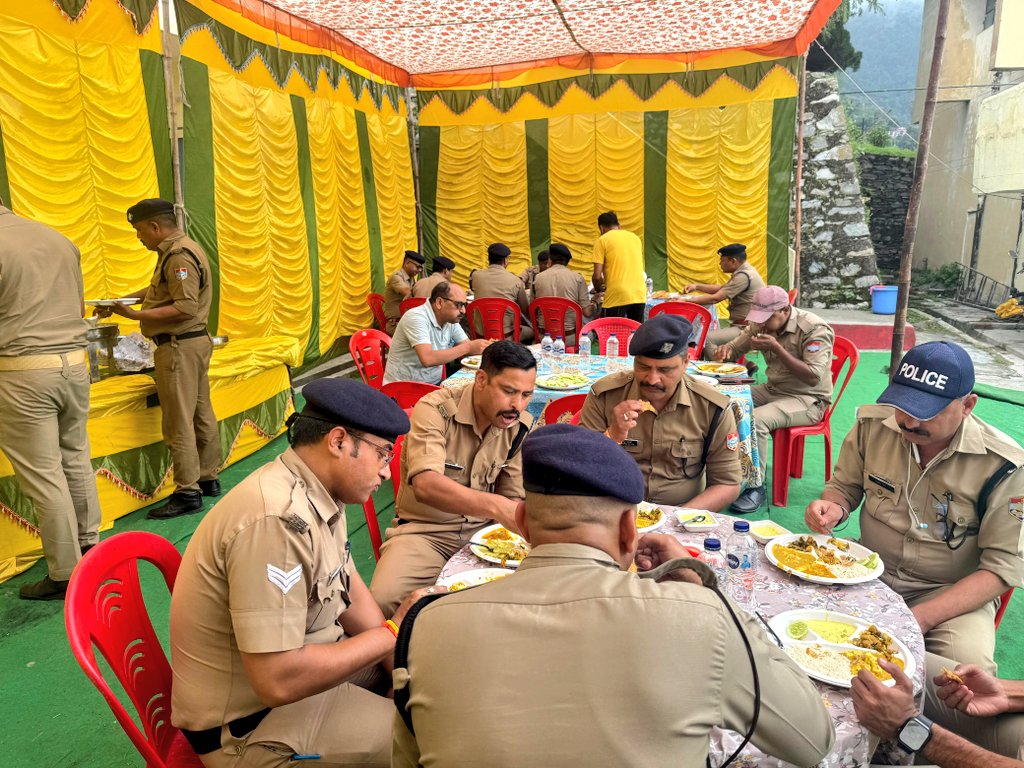 Almora Police Uttarakhand (@almorapolice) on Twitter photo SSP рдЕрд▓реНрдореЛрдбрд╝рд╛ рднрддрд░реМрдЬрдЦрд╛рди рдкрд╣реБрдВрдЪреЗ рдкрдВрдЪрд╛рдпрдд рдЪреБрдирд╛рд╡реЛрдВ рдХреЛ рд▓реЗрдХрд░ рдмреИрдардХ рджрд┐рдП рдирд┐рд░реНрджреЗрд╢
рднрддрд░реМрдЬрдЦрд╛рди,рд╕рд▓реНрдЯ,рджреЗрдШрд╛рдЯ рдХреЗ рд╡рд┐рд╡реЗрдЪрдХреЛрдВ рдХреЛ рдЧреБрдгрд╡рддреНрддрд╛рдкреВрд░реНрдг рд╡рд┐рд╡реЗрдЪрдирд╛ рдХреЗ рджрд┐рдП рдирд┐рд░реНрджреЗрд╢
рднрддрд░реМрдЬрдЦрд╛рди рдерд╛рдиреЗ рдкрд░ рдмрдбрд╝реЗ рдЦрд╛рдиреЗ рдХрд╛ рдЖрдпреЛрдЬрди рдЬрд╡рд╛рдиреЛрдВ рд╕рдВрдЧ рдмреИрда рдХрд┐рдпрд╛ рднреЛрдЬрди
рдЬрд┐рд▓реЗ рдХреЗ рдХрдкреНрддрд╛рди рдХрд╛ рдпрд╣ рдХрджрдо рдЬрд╡рд╛рдиреЛрдВ рдореЗрдВ рдЖрдкрд╕реА рддрд╛рд▓рдореЗрд▓,рд╡рд┐рд╢реНрд╡рд╛рд╕ рдФрд░ рдордиреЛрдмрд▓ рдмрдврд╝рд╛рдПрдЧрд╛ SSP рдЕрд▓реНрдореЛрдбрд╝рд╛ рднрддрд░реМрдЬрдЦрд╛рди рдкрд╣реБрдВрдЪреЗ рдкрдВрдЪрд╛рдпрдд рдЪреБрдирд╛рд╡реЛрдВ рдХреЛ рд▓реЗрдХрд░ рдмреИрдардХ рджрд┐рдП рдирд┐рд░реНрджреЗрд╢
рднрддрд░реМрдЬрдЦрд╛рди,рд╕рд▓реНрдЯ,рджреЗрдШрд╛рдЯ рдХреЗ рд╡рд┐рд╡реЗрдЪрдХреЛрдВ рдХреЛ рдЧреБрдгрд╡рддреНрддрд╛рдкреВрд░реНрдг рд╡рд┐рд╡реЗрдЪрдирд╛ рдХреЗ рджрд┐рдП рдирд┐рд░реНрджреЗрд╢
рднрддрд░реМрдЬрдЦрд╛рди рдерд╛рдиреЗ рдкрд░ рдмрдбрд╝реЗ рдЦрд╛рдиреЗ рдХрд╛ рдЖрдпреЛрдЬрди рдЬрд╡рд╛рдиреЛрдВ рд╕рдВрдЧ рдмреИрда рдХрд┐рдпрд╛ рднреЛрдЬрди
рдЬрд┐рд▓реЗ рдХреЗ рдХрдкреНрддрд╛рди рдХрд╛ рдпрд╣ рдХрджрдо рдЬрд╡рд╛рдиреЛрдВ рдореЗрдВ рдЖрдкрд╕реА рддрд╛рд▓рдореЗрд▓,рд╡рд┐рд╢реНрд╡рд╛рд╕ рдФрд░ рдордиреЛрдмрд▓ рдмрдврд╝рд╛рдПрдЧрд╛