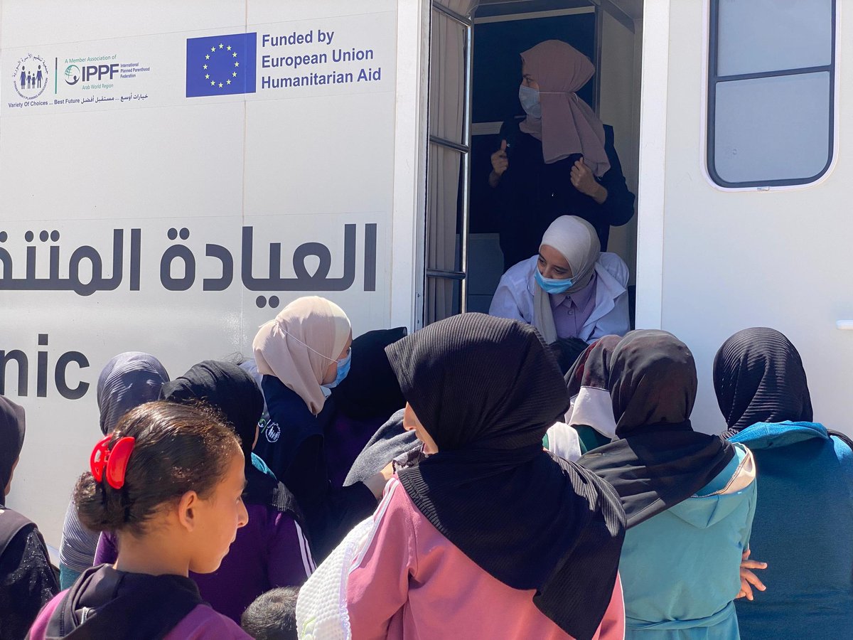 SyriaUnfpa's tweet image. In #Maaraba, #Daraa, #UNFPA & SFPA are supporting families displaced from #Sweida:
🩺 Medical checkups for women
🧼 Hygiene kits
🛡️ Reproductive health & protection services
Wherever the need is greatest, we deliver. #Syria #HumanitarianResponse #LeaveNoOneBehind