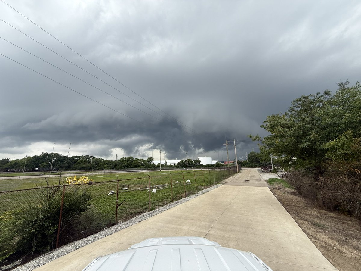Puck_Wx's tweet image. Local 2% tor threat….. yeah it’s a chase day!
Had a blast with the mess of storms yesterday around Dayton. Drove thru the heart of Xenia, Ohio crossing the area where the F5 went thru. And the best part is that my weather witch was with me for her first chase!
Photos from…