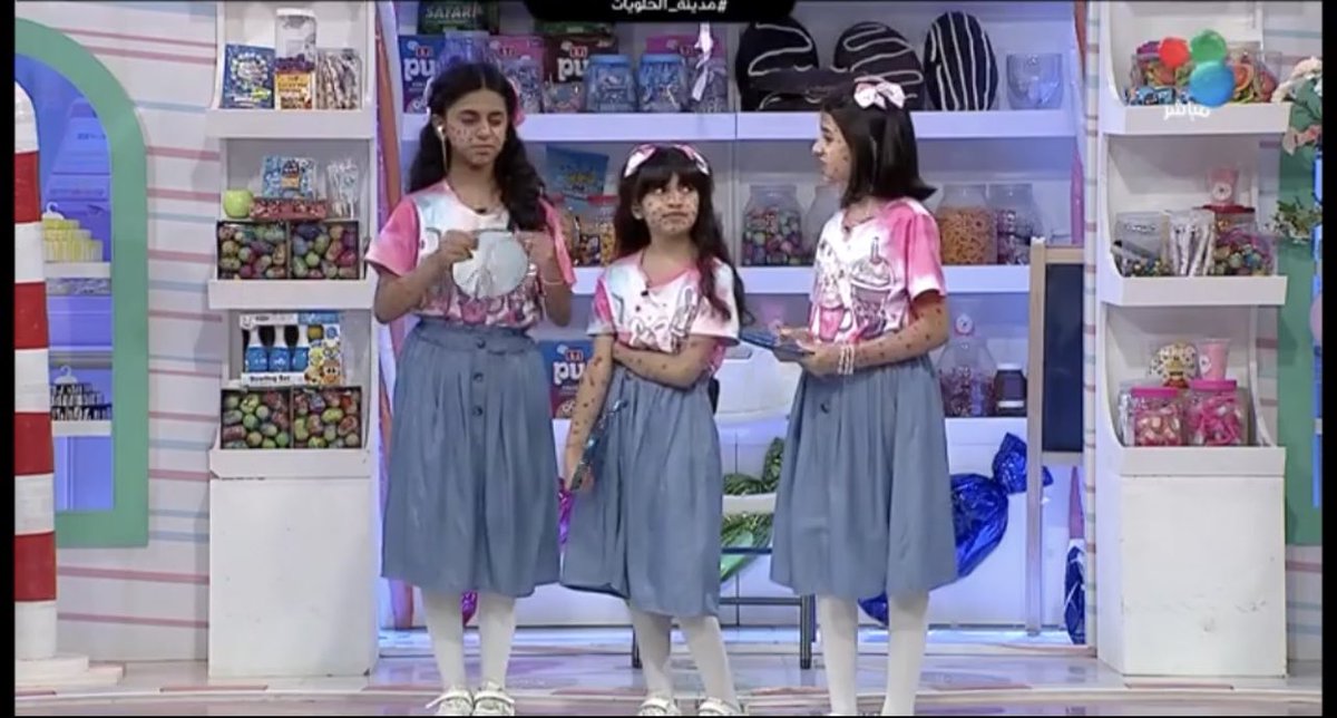 حتى البنات 😖😭 
#مدينة_الحلويات