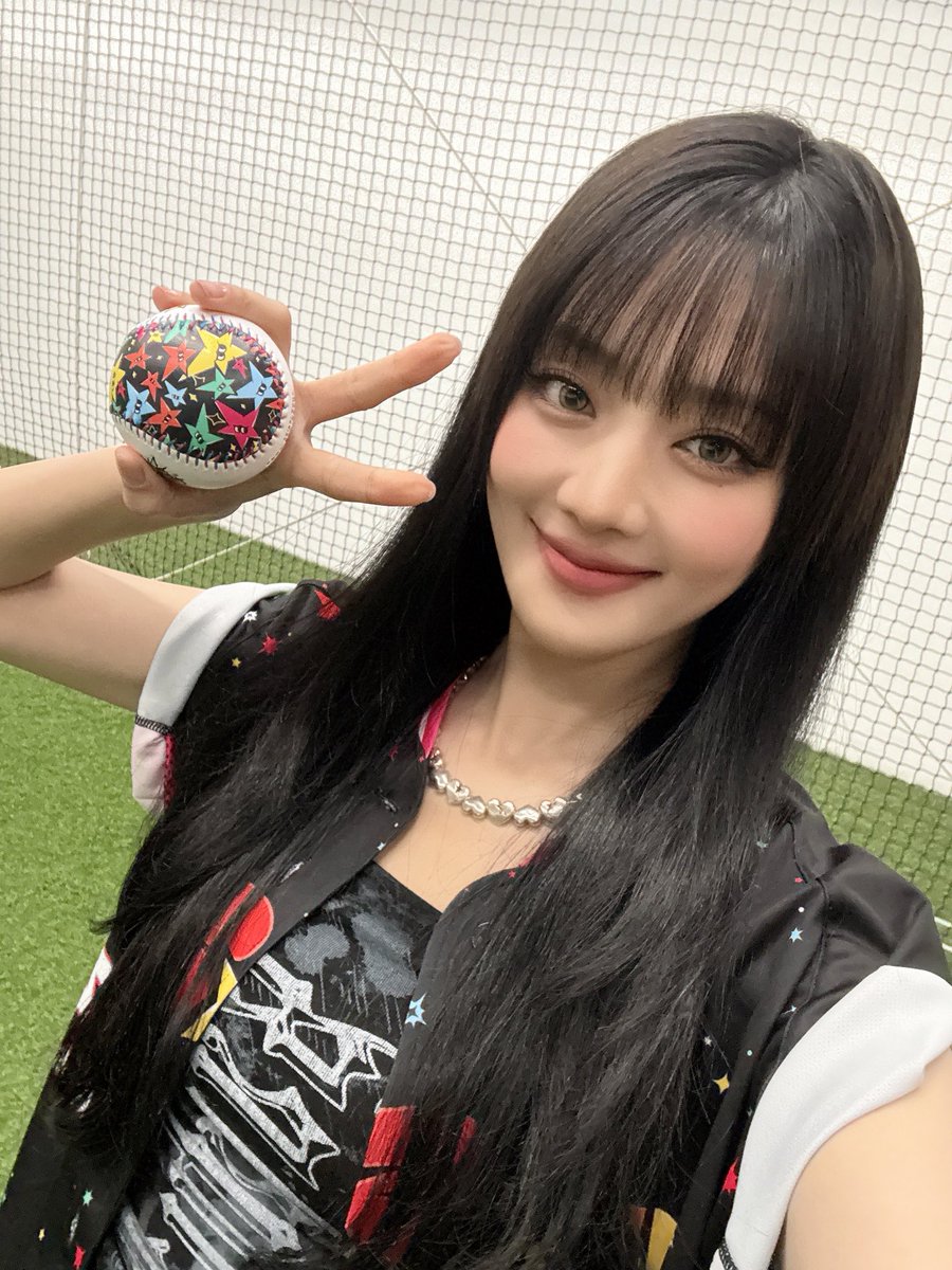 official_i_dle's tweet photo. [📸] 250720 @ #CPBL_ASG

#아이들 #idle
#민니 #MINNIE https://t.co/5AF6ZKwMK7