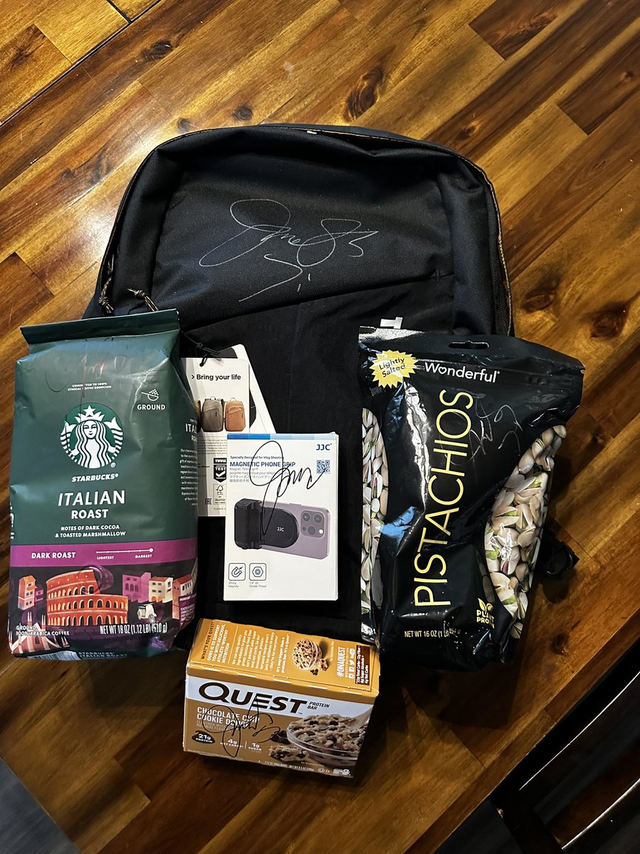 KeithKamp1993's tweet photo. Here is a quick video of what was inside the James box. This is the first video I’ve made of myself so I’m sorry if I sound like a jackass. 😂 I am super excited to have won this. Huge thank you to @MegadethDigital and @Megadeth and @BassiusMaximus 🤘🏻 https://t.co/XSZbZt7S93