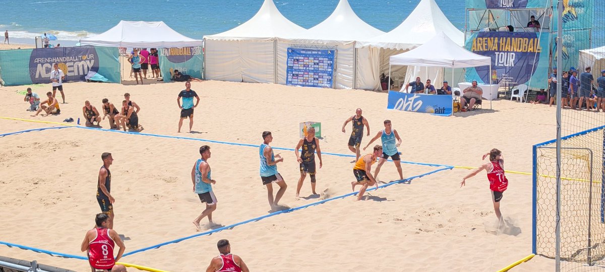 ¡Una mañana intensa viviendo las grandes finales del @ArenaHandballTour aquí en Cádiz! 🤾‍♂️🏖️ ¡Orgulloso de ver la increíble representación andaluza en todas las categorías! ¡Enhorabuena a todos nuestros equipos andaluces por su esfuerzo y éxito! #BalonmanoPlaya #ArenaHandballTour