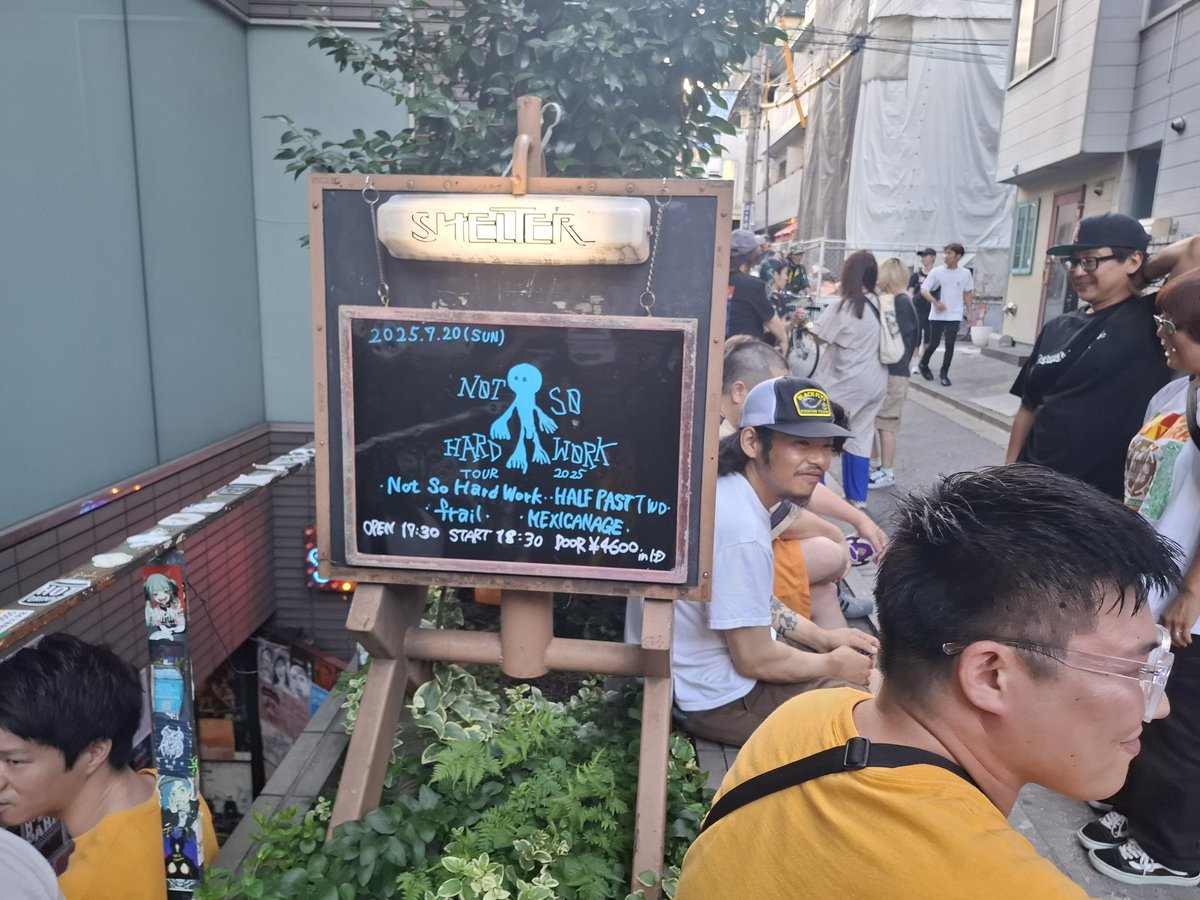 ska_pan36537's tweet photo. Today, I went to half past two live in Tokyo😁
It was really great
look forward to your return to Japan
SKA is the best👍👍
#halfpasttwo https://t.co/6MB815Z7dJ