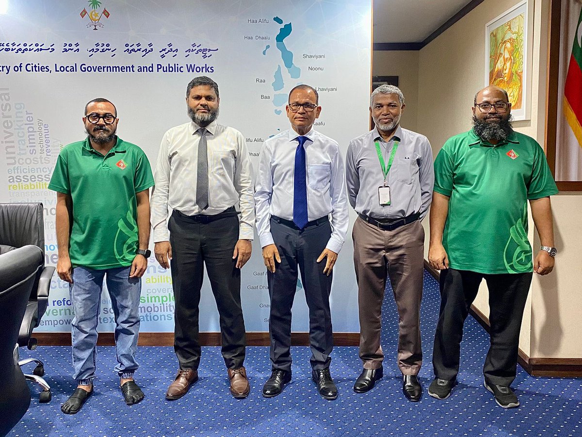 މިނިސްޓަރ އާދަމް ޝަރީފު ޢުމަރު މޯލްޑިވްސް ޙައްޖު ކޯޕަރޭޝަނާ ބައްދަލުކުރައްވައިފި. މިއަދު އޮތް މި ބައްދަލުކުރެއްވުމުގައި މިނިސްޓްރީއާ ޙައްޖު ކޯޕަރޭޝަނުން ގުޅިގެން މަސައްކަތް ކުރެވެންހުރި ދާއިރާތަކުން ގުޅިގެން މަސައްކަތް ކުރުމާމެދު މަޝްވަރާކުރެވުނު.
<a href="/Hajjcorporation/">Maldives Hajj Corporation Limited</a>