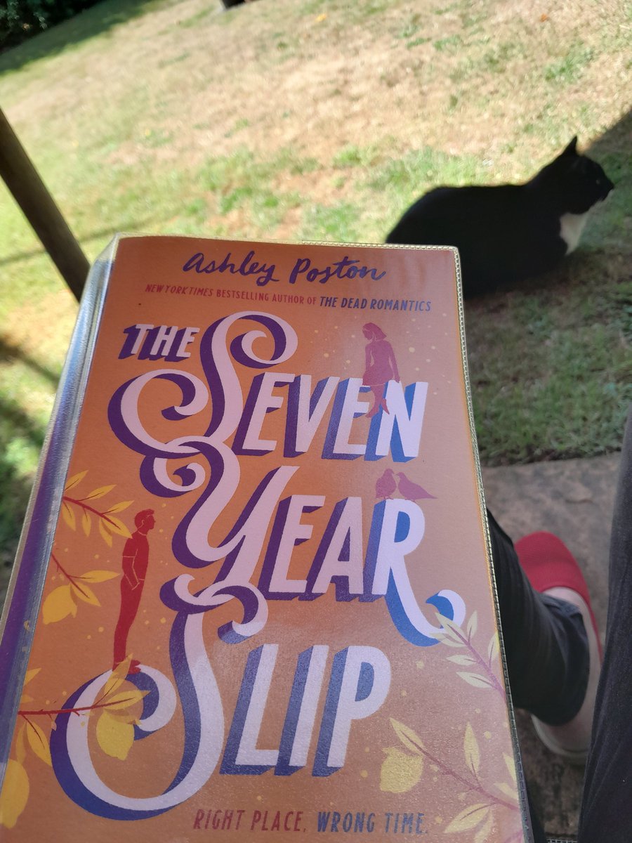Carolinerebisz's tweet image. Lazy Sunday with a book.
What are you reading this weekend?