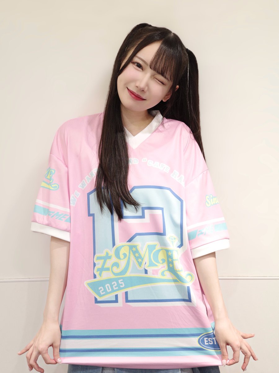 ノイミー　ユニフォーム　鈴木瞳美 ひぃちゃん見てー！ ノイミーのユニフォームTシャツ、メンバーカラーで