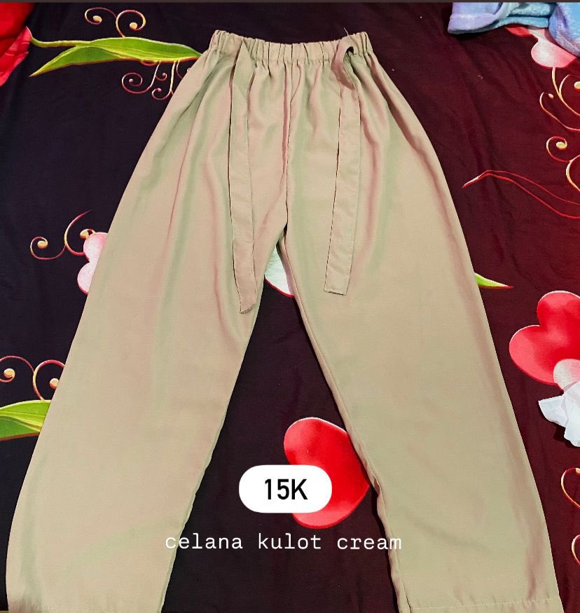 intopjs02's tweet photo. 𝜗ৎ ada banyak kulot nih bebb, ada warna cream, coksu, dusty pink, sama hitam start 15k aja, yang 15k dapat 2 itu ada minus yaa beb https://t.co/0TfaLvufY2
