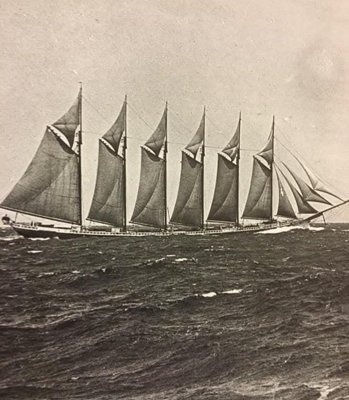 1SafetyLast's tweet image. A classic photo of the Bath-built schooner Edward B. Winslow, likely bound for Portland, no doubt from a Hampton Roads port, filled to the hatch coamings with about 5,800 tons of coal..
fishermensvoice.com/archives/20150…