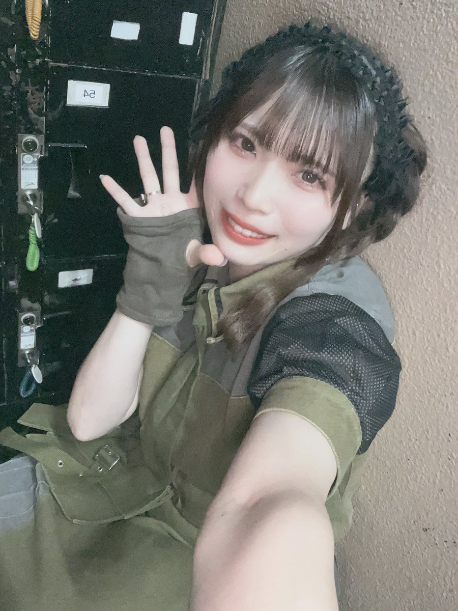 『CHOTTO FES』渋谷club asiaありがとうございました❤‍🔥 
NANONIの黄色イキナリミッポです🧸ྀི💛
久々の衣装で少し懐かしい気持ちだったな~~~！前も後ろも楽しんでくれてたの見えたよありがとう( ◜▿◝ )🌟
club asia12月にワンマンあるしちょっとドキドキしたのはここだけの話💭！