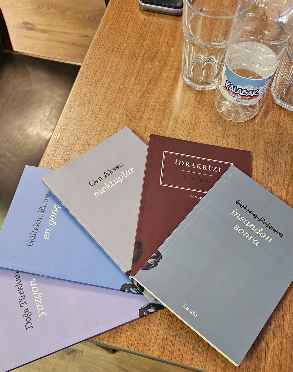 Lando Yayınevi kısıtlı imkanlarla şahane işler yapan bir yayınevi. Özellikle şiir kitapları basmakta pek çok yayınevinin son derece temkinli davrandığı günümüzde, hem tecrübeli hem de genç arkadaşların kitaplarını basarak çok önemli bir kültür hizmeti veriyorlar.Yürekten kutlarım