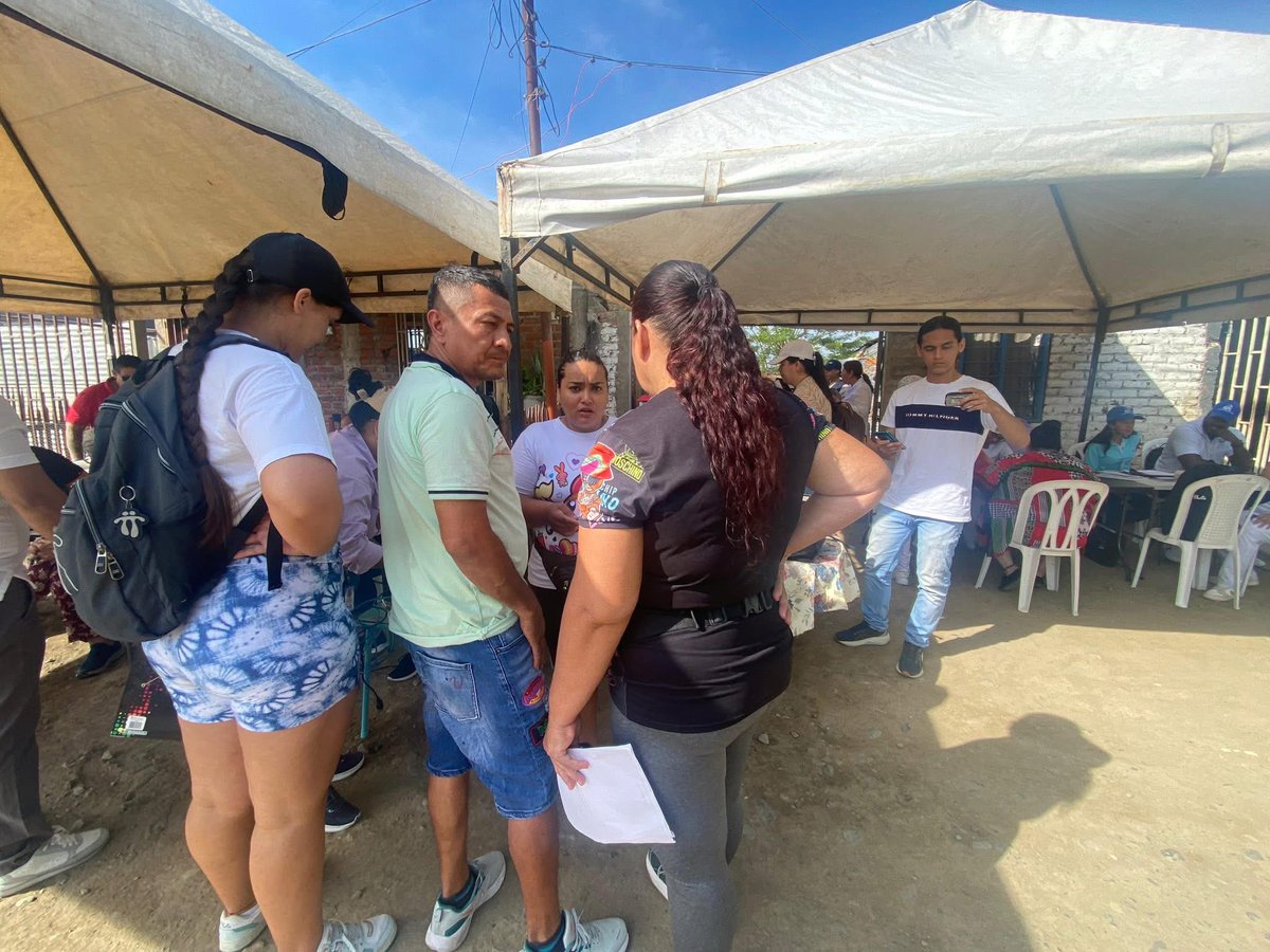 🏡✨ Más de 80 familias de La Estrella inician el proceso de legalización urbanística con atención social, vacunación para mascotas y caracterización puerta a puerta.

¡Avanzamos hacia viviendas dignas y servicios legalizados! 💧📑
#ParaSerFelices 💙