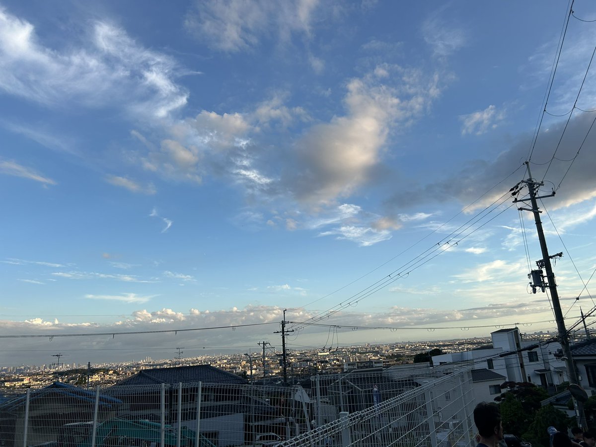 junko_okimoto's tweet image. 参議院議員選挙投開票日⭐︎
投票権をもつ子どもも一緒に投票所へ。
投票することの大切さ(投票を通じて、意思表示をする)を話す機会をもつ事ができます✨
夕方は、畑天満宮夏祭りにお伺いしました。
毎年恒例のサワガニ獲りは、子ども達に人気でした☺️
#若い世代も選挙へいこう
#次世代のために