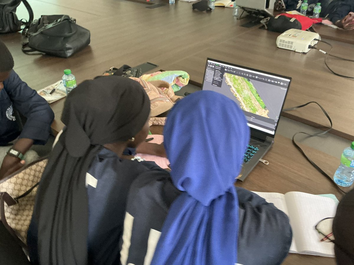 As a regional hub for digital agriculture, CERAAS_ISRA partners with universities to deliver hands-on training in drone-based field mapping, photogrammetry, and precision agriculture. By providing students with real-world digital tools, #DigitalAgriculture #CapacityBuilding #UAV