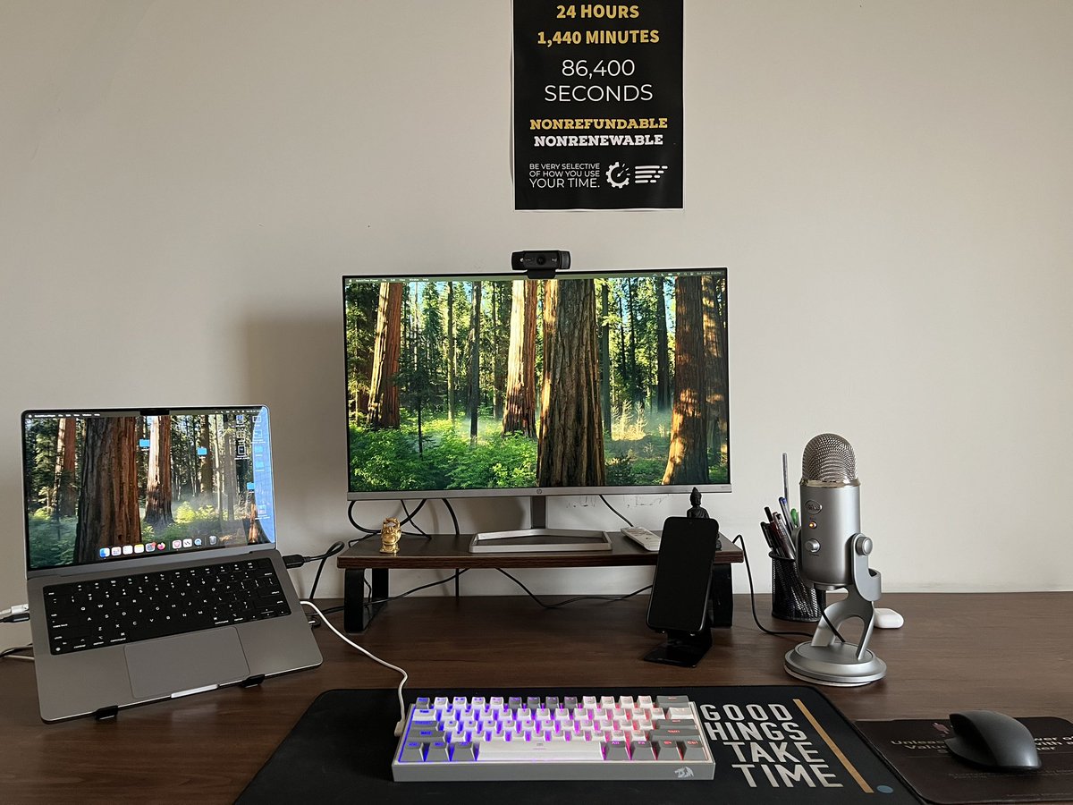 0xdevrel's tweet image. This is where the magic happens and energy drinks disappear ⚡️
Thanks @irys_xyz for new gadgets 🫶🏼
