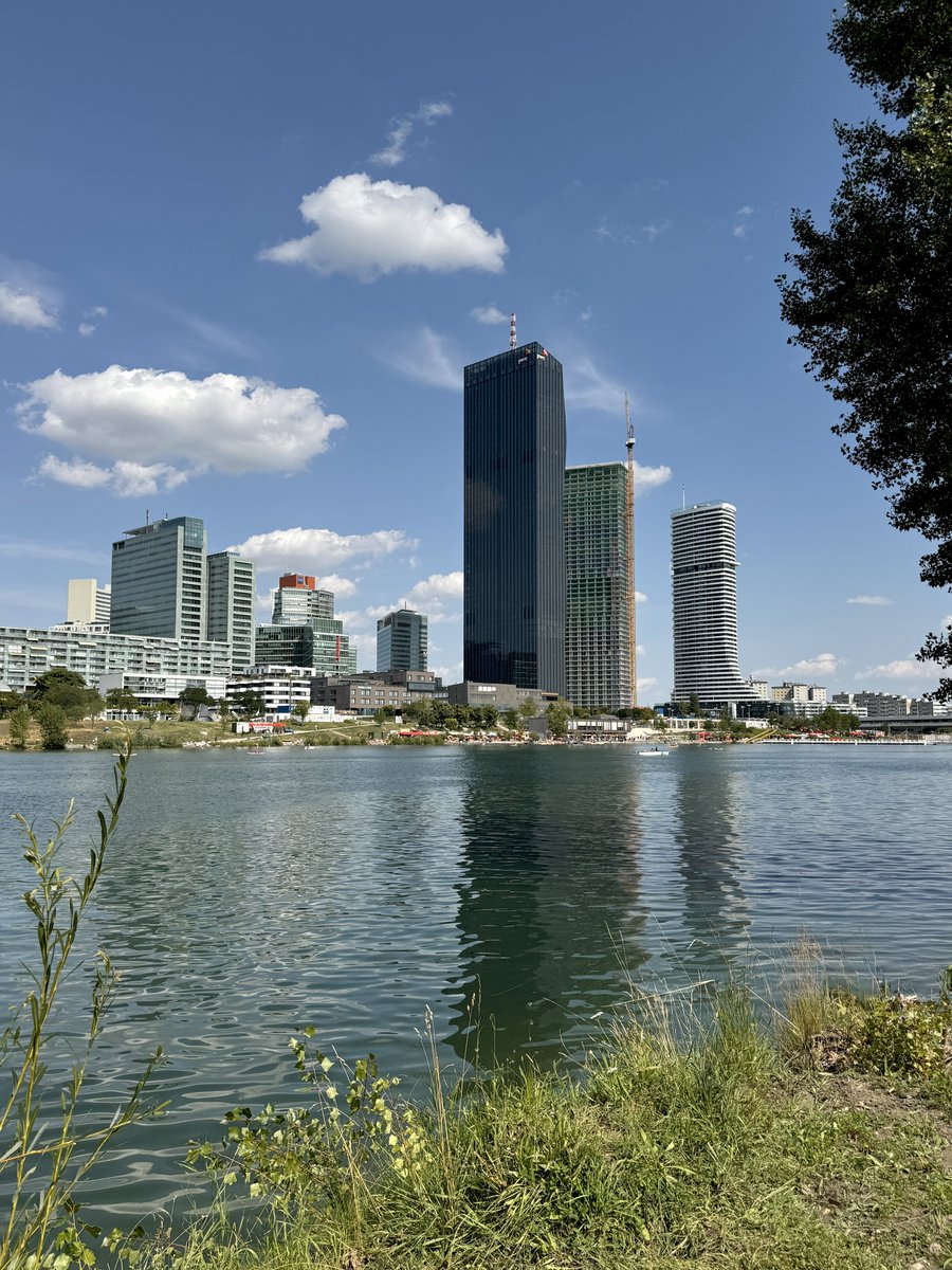 Nach all den Jahren immer noch fasziniert dass ich einfach um 15:01 die Redaktion inmitten einer 2 Mio. Einwohner Stadt verlassen und 15:19 schon im Wasser sein kann