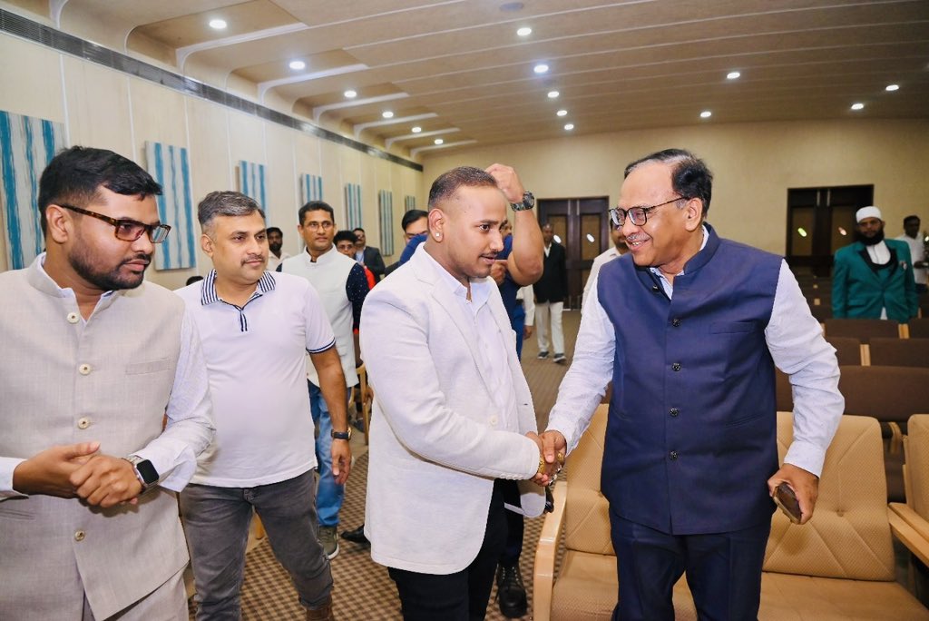 MohitGupta_0034's tweet photo. “I don’t walk in for attention — I walk in for action.”

At ‘NHRACACB: 7th Foundation Day &amp; National Leadership Conclave 2025’, every handshake, every step was driven by purpose and clarity.

#MohitGupta #NHRACACB #LeadershipInMotion #BoldDecisions https://t.co/b1WnE35qJq