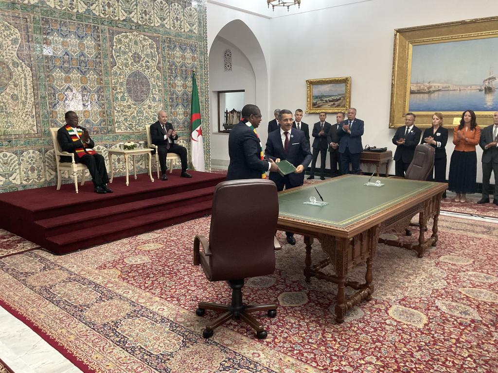 HonJMuswereJnr's tweet image. MOUs signed cover cooperation in science and technology, education, international trade and tourism.