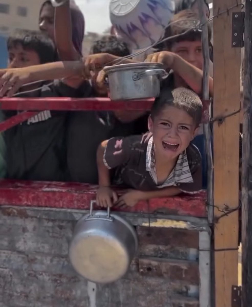 nilu_yari's tweet photo. و دوباره 
جهان در سکوت است تو فریاد بزن...
#Gaza https://t.co/zxQyIEBWdY