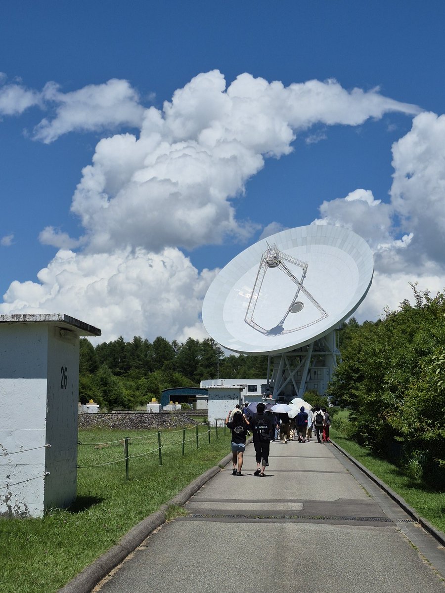 km_207's tweet image. 野辺山宇宙電波観測所行ったらなんかコナンに出てたらしくて死ぬほど人いてびっくりした

2年前なんてあの長い通路行って帰って5人位しかすれ違わんかったのに