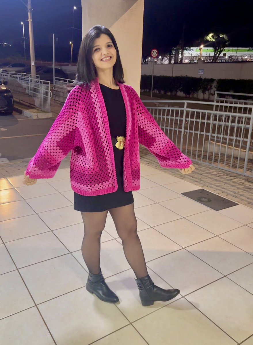 GabiiMizerani's tweet photo. Ontem usei a peça linda de crochê que mamãe fez para mim. Mamãe arrasa em tuuuuuuudo o que faz! Já falei com ela vamos aceitar encomendas 💁🏻♀️😂😍😍😍💗💗💗💗💗🧶🧶🧶 #croche #crochet #mamae #artesa #mamaeartista https://t.co/7FWZdRIMti