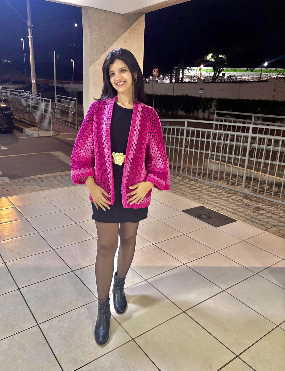 GabiiMizerani's tweet photo. Ontem usei a peça linda de crochê que mamãe fez para mim. Mamãe arrasa em tuuuuuuudo o que faz! Já falei com ela vamos aceitar encomendas 💁🏻♀️😂😍😍😍💗💗💗💗💗🧶🧶🧶 #croche #crochet #mamae #artesa #mamaeartista https://t.co/7FWZdRIMti