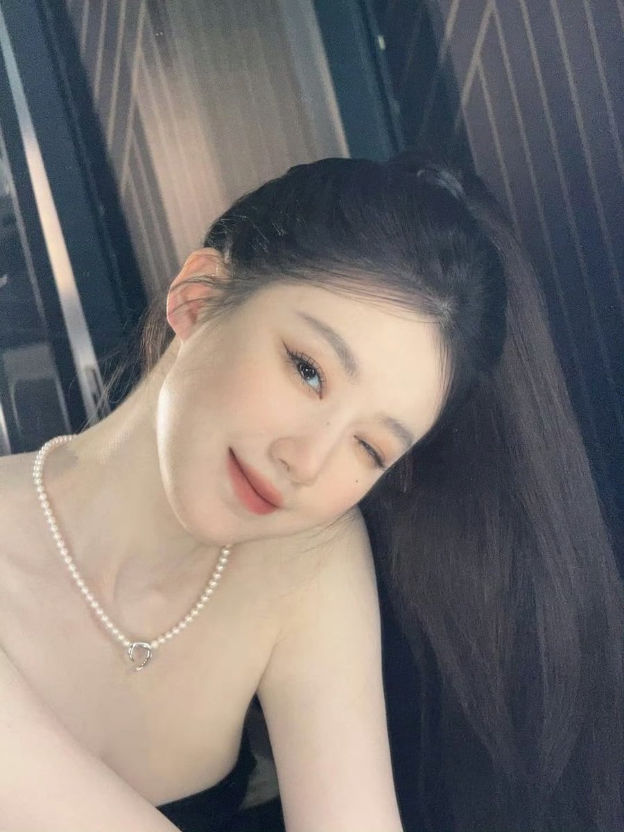shuuhuashuu's tweet photo. 250720 슈화 인스타그램 15P

💄💋

#슈화 #SHUHUA #舒華 https://t.co/Sm12wFYBmz