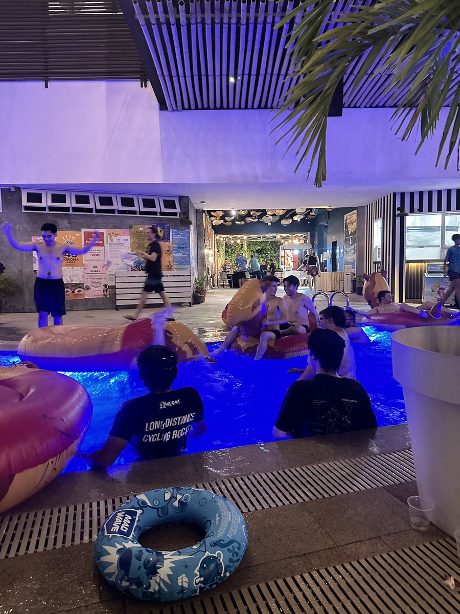 Juwern96's tweet image. Wheelchair just won't stop me to party!
#fabtcg #Protour #Singapore
