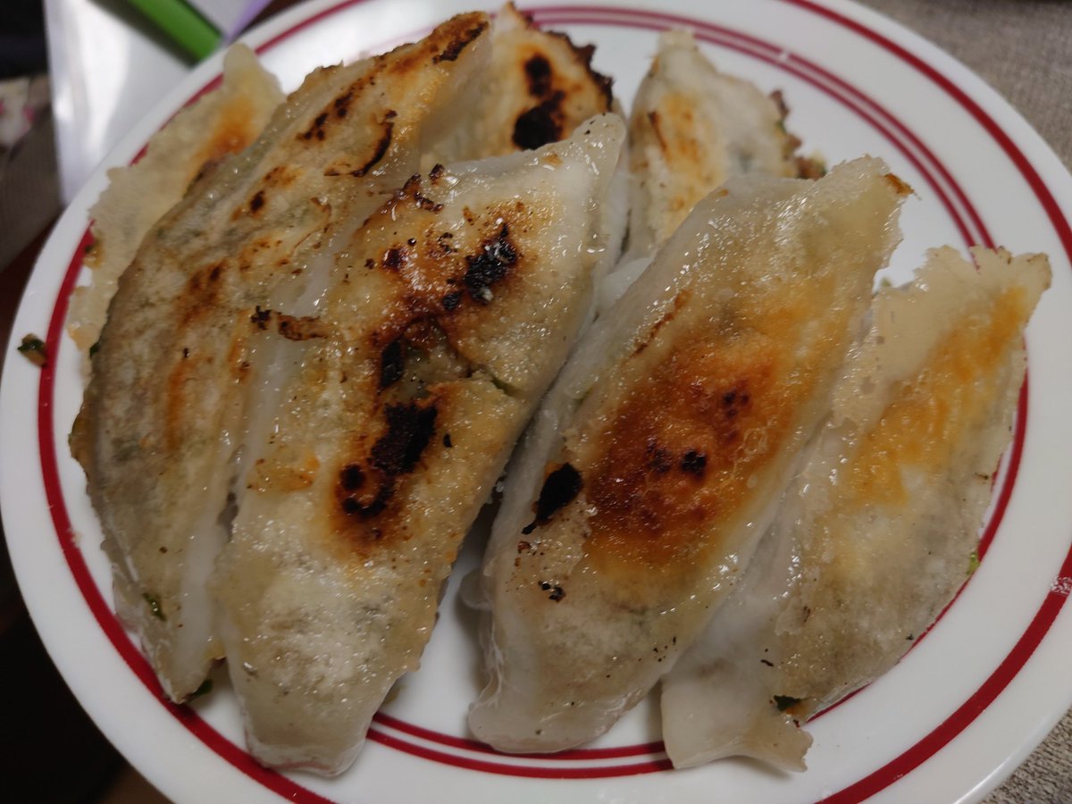 rinchan_support's tweet photo. 米粉で皮を手作りして、餃子を作ってました。時間かかるし大変だけど、美味しい！妻が喜んでくれてよかった🥰 https://t.co/6gnAJfX2gx