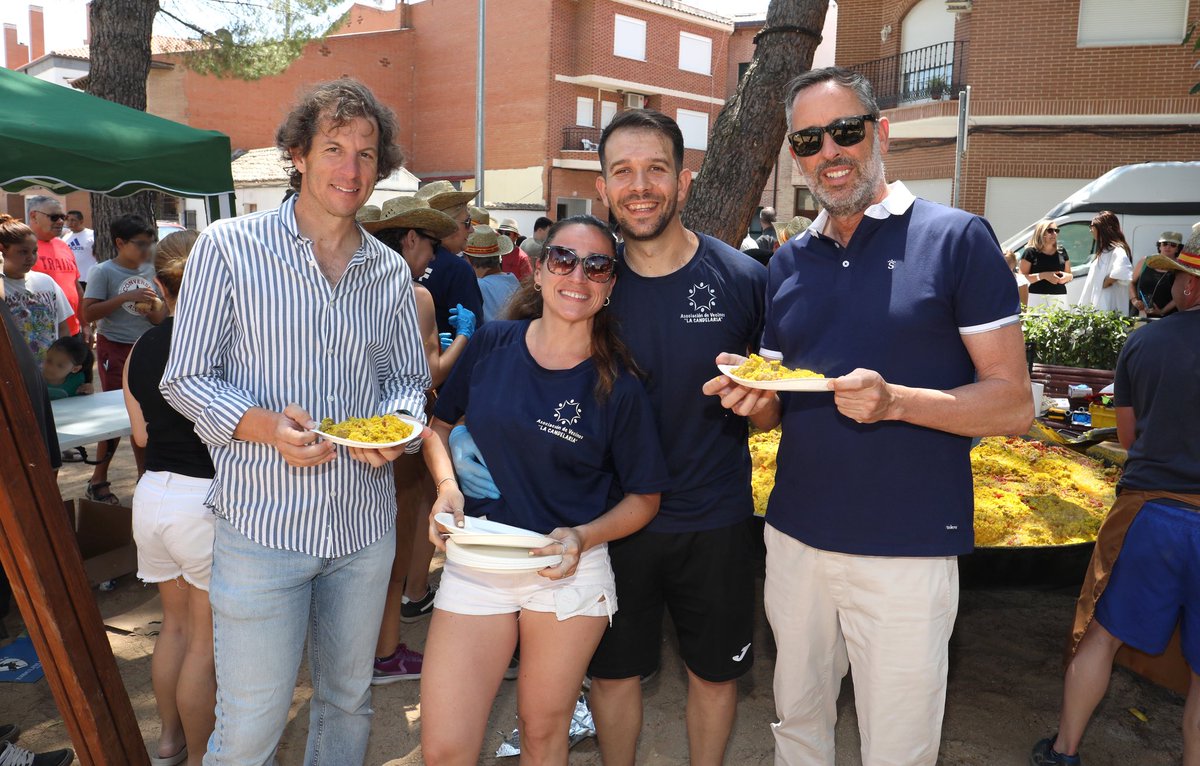 ToledoAyto's tweet image. 🥘 La Asociación de Vecinos ‘La Candelaria’ del barrio de Azucaica de #Toledo celebra un año más la tradicional paella en el Parque del Arenal, en el marco de sus fiestas de verano.
