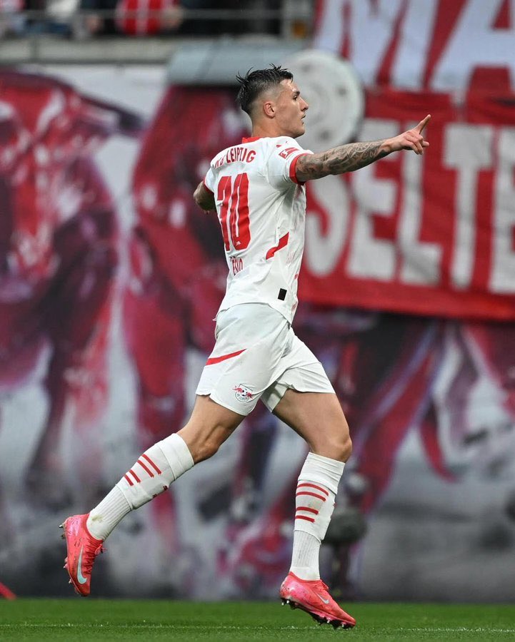 Benjamin Sesko is one of the names being mentioned internally in recent weeks at Manchester United. [<a href="/FabrizioRomano/">Fabrizio Romano</a>] #MUFC