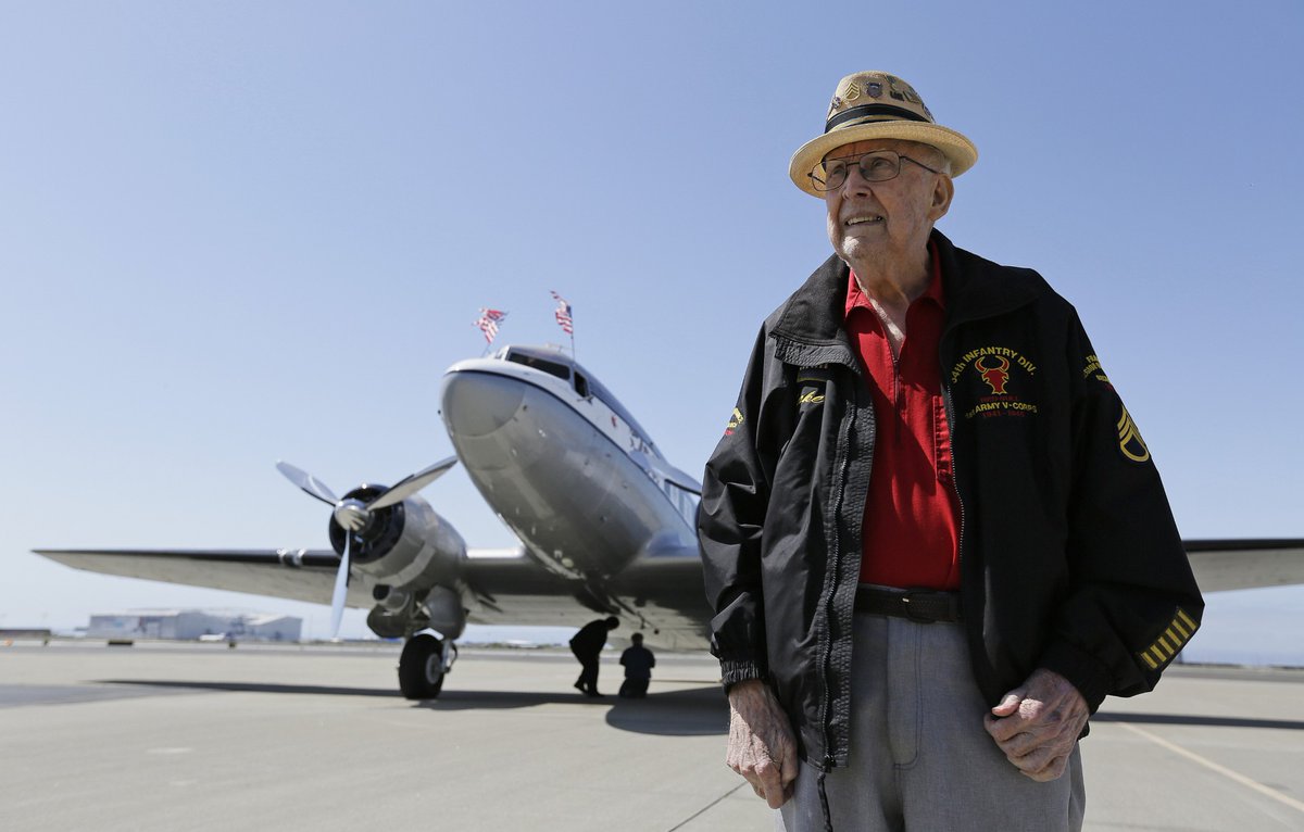 D-Day veteran and TikTok star ‘Papa Jake’ Larson dies at 102: tinyurl.com/2yn7ymc7?utm_s…
