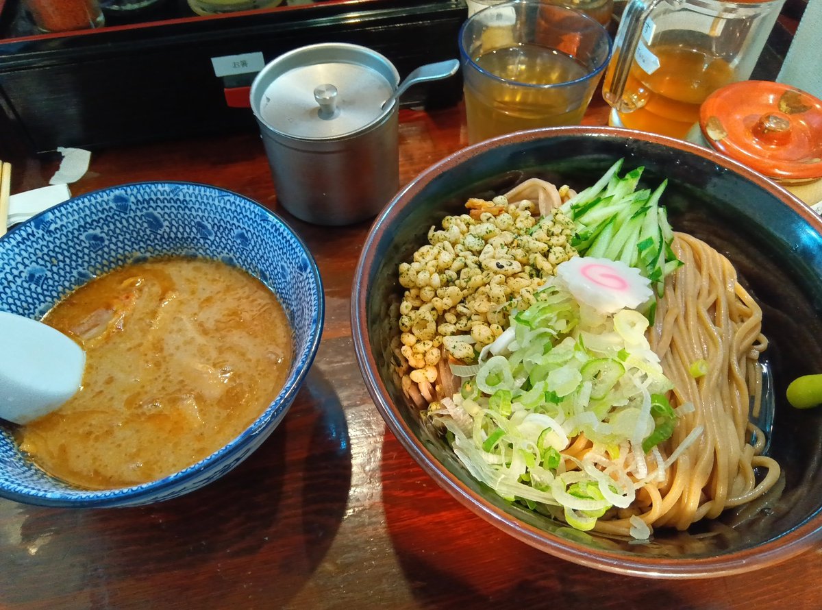 国分寺つけ麺「紅葉」
新しい和え麺は「冷やしたぬき鰹麺」
暑い日にぴったりの美味しさ✨️
今日も美味しさに満足😆

#つけ麺 
#つけ麺紅葉