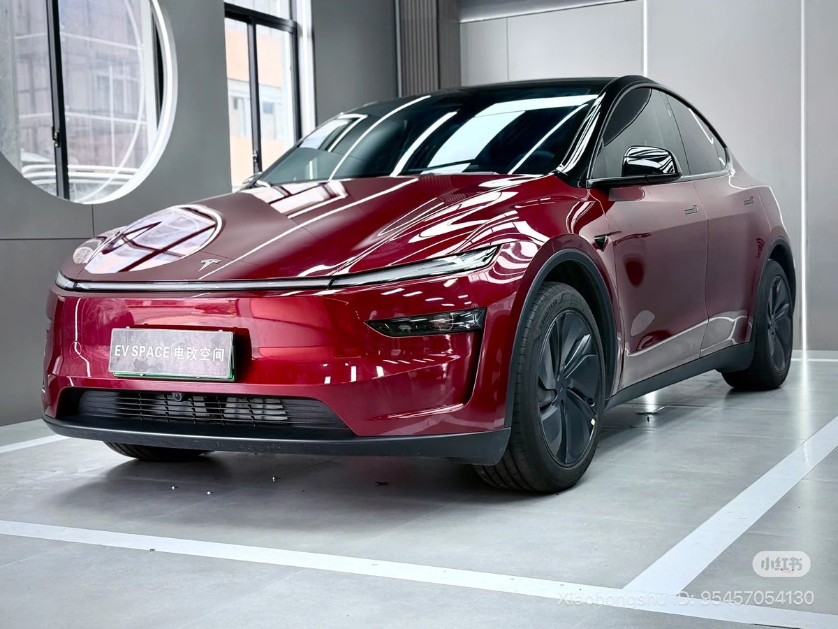 TeslaNewswire's tweet image. New Model Y in Vampire Red with pillar delete